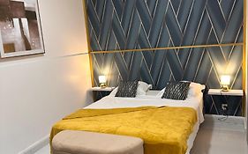 Cyrus Hotel -Housse Coeur De Ville
